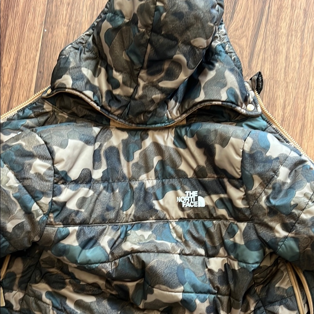 The North Face Camouflage Puffer Jacket with Hood - Picture 5 of 5